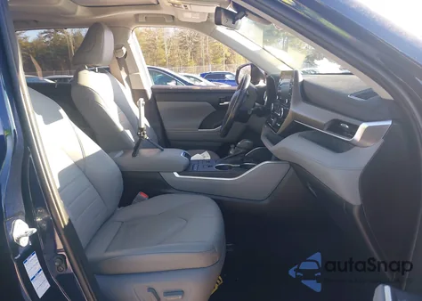 2021 Toyota Highlander Xle z USA, uszkodzony, nr VIN 5TDGZRBH1MS142744